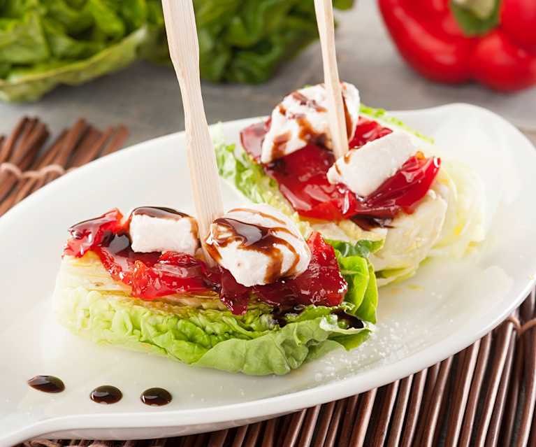 Bruschetta de laitue au poulet et poivrons caramélisés Bruschetta de laitue au poulet et poivrons caramélisés