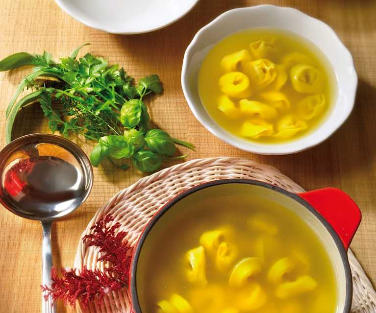 Tortellini in brodo vegetariani Tortellini in brodo vegetariani