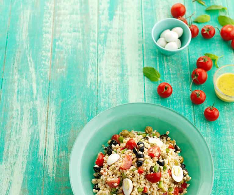 Salada de trigo com pimentos e azeitonas Salada de trigo com pimentos e azeitonas