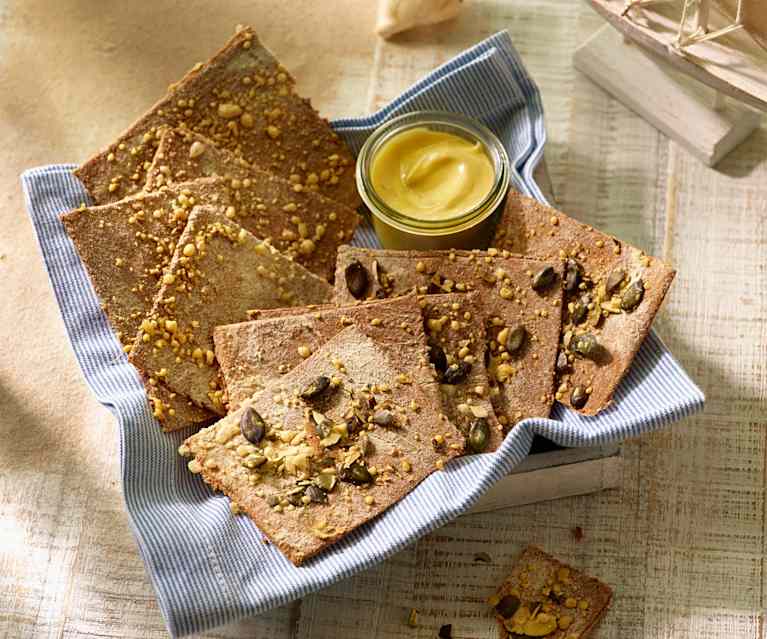 Knäckebrot mit Parmesan und Rosmarin Knäckebrot mit Parmesan und Rosmarin