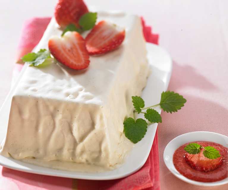 Eierlikör-Semifreddo mit Beeren Eierlikör-Semifreddo mit Beeren