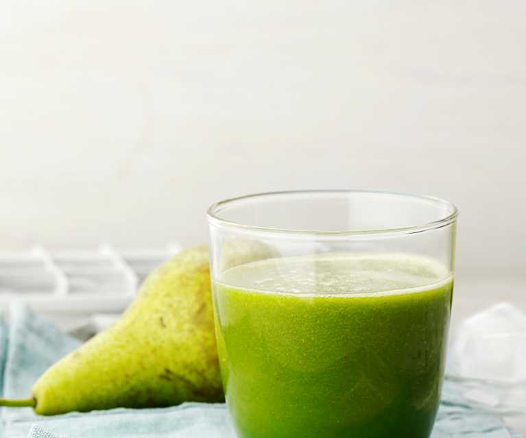 Apple and pear detox juice