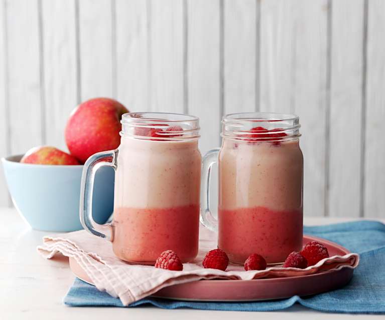 Smoothie bicolor de frutos rojos y manzana Smoothie bicolor de frutos rojos y manzana