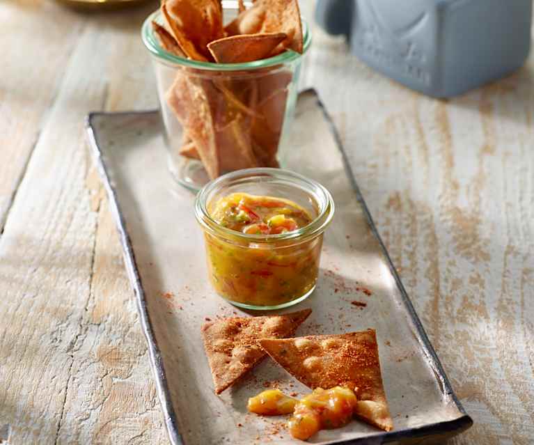 Tortilla-Chips mit Tomaten-Mango-Salsa Tortilla-Chips mit Tomaten-Mango-Salsa