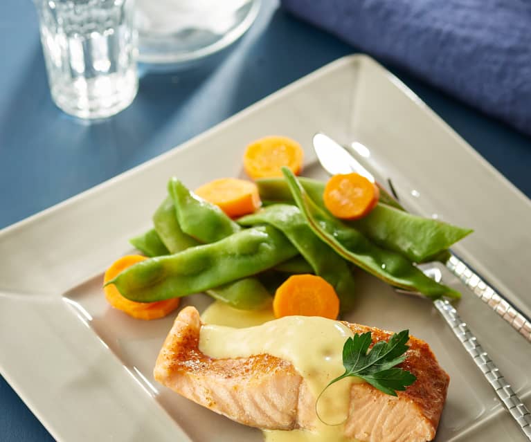 Salmon with Mango Sauce, Flat Green Beans and Carrots