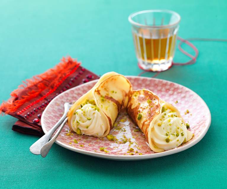 Pancakes with Cream and Pistachios (Qatayef with Achta) Pancakes with Cream and Pistachios (Qatayef with Achta)