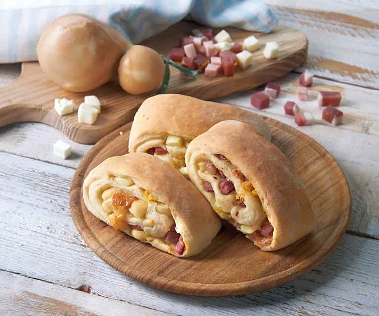 Panini napoletani con uova sode Panini napoletani con uova sode