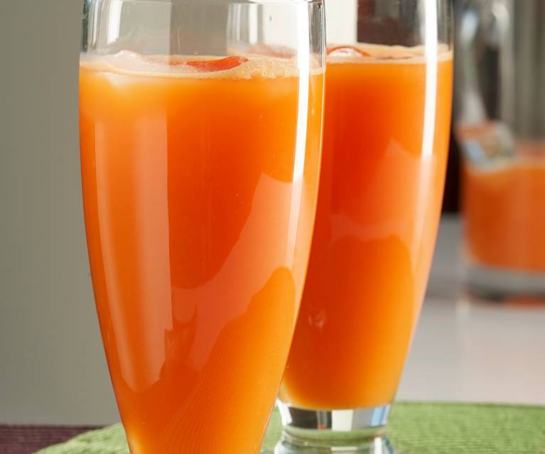 Zumo de piña, zanahoria y frambuesas Zumo de piña, zanahoria y frambuesas