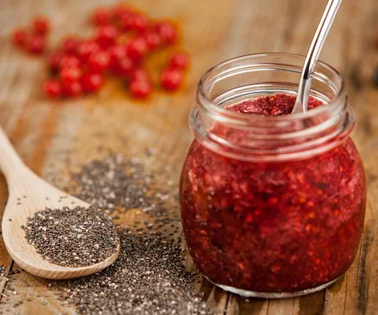 Confiture de fruits rouges et de graines de chia sans cuisson Confiture de fruits rouges et de graines de chia sans cuisson