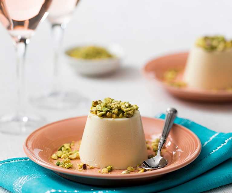 Moscato panna cotta with pistachios Moscato panna cotta with pistachios
