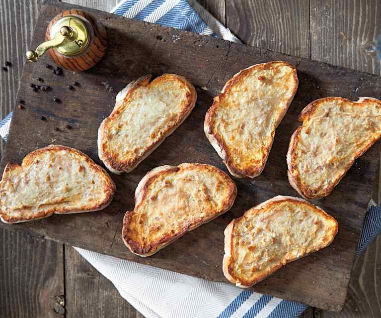 Crostoni alla salsiccia Crostoni alla salsiccia