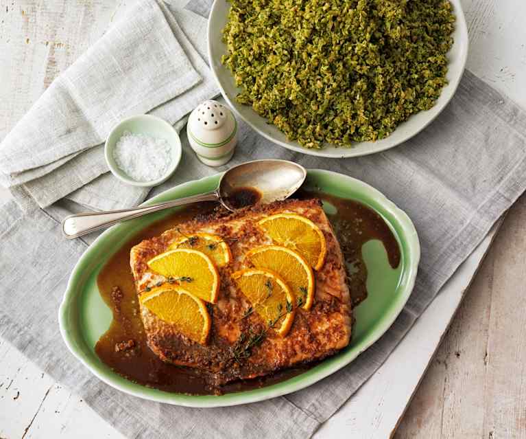 Salmão com laranja e cuscuz de brócolos Salmão com laranja e cuscuz de brócolos