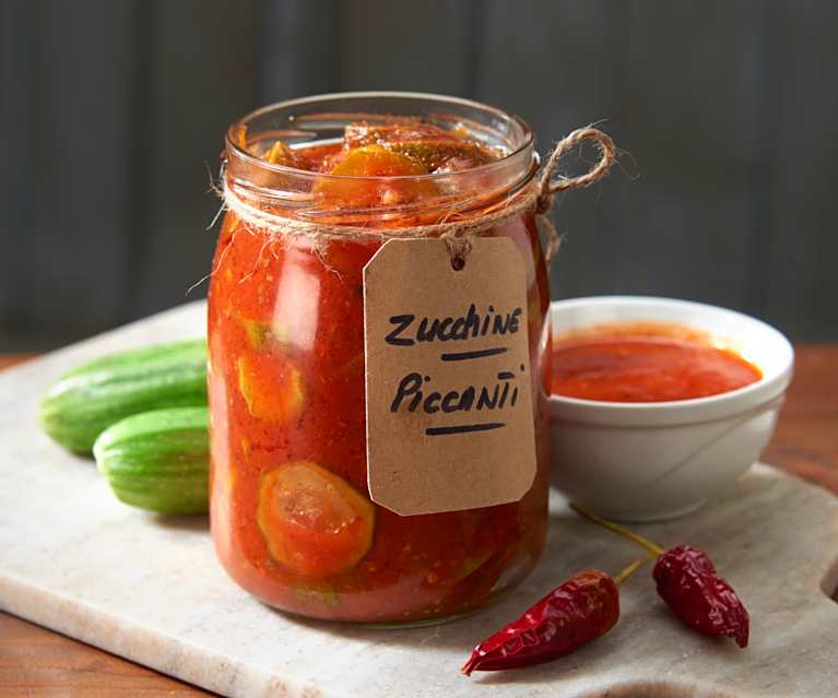 Conserva de calabacín picante con tomate Conserva de calabacín picante con tomate