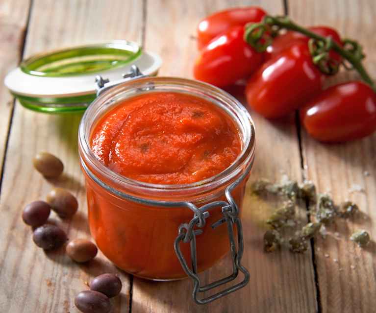 Conserva de salsa de tomate con aceitunas Conserva de salsa de tomate con aceitunas