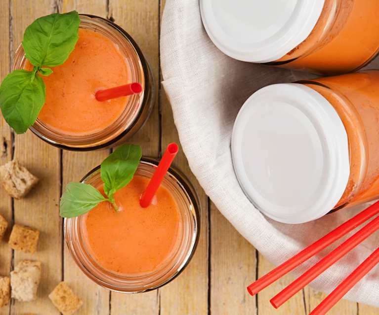 Gazpacho di pomodoro e basilico Gazpacho di pomodoro e basilico