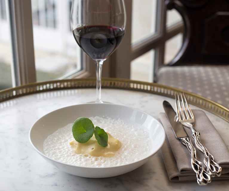 Ravioles de volaille des Landes aux asperges blanches et morilles