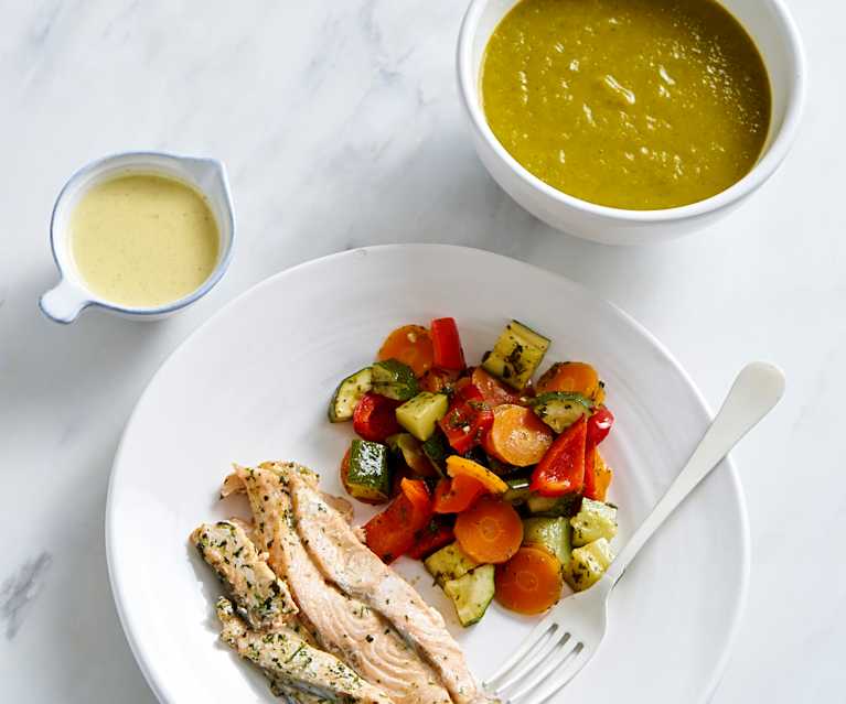 Sopa e salmão com legumes Sopa e salmão com legumes