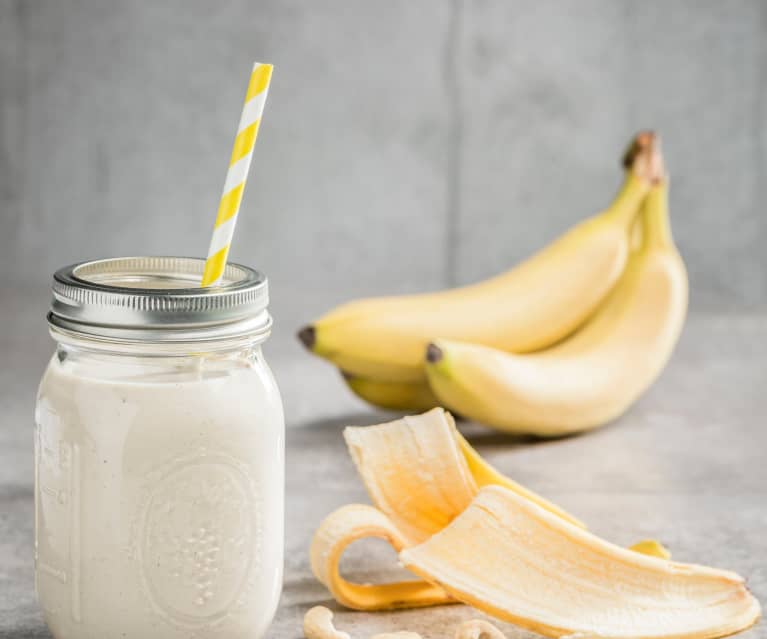 Banánový proteinový shake s kešu oříšky
