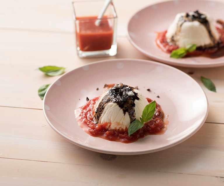 Panna cotta de mozzarella con tomate y balsámico Panna cotta de mozzarella con tomate y balsámico