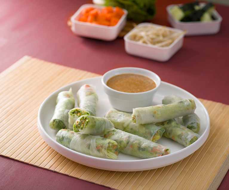 Rollitos fríos con salsa de cacahuetes (Goi cuon) - Vietnam Rollitos fríos con salsa de cacahuetes (Goi cuon) - Vietnam