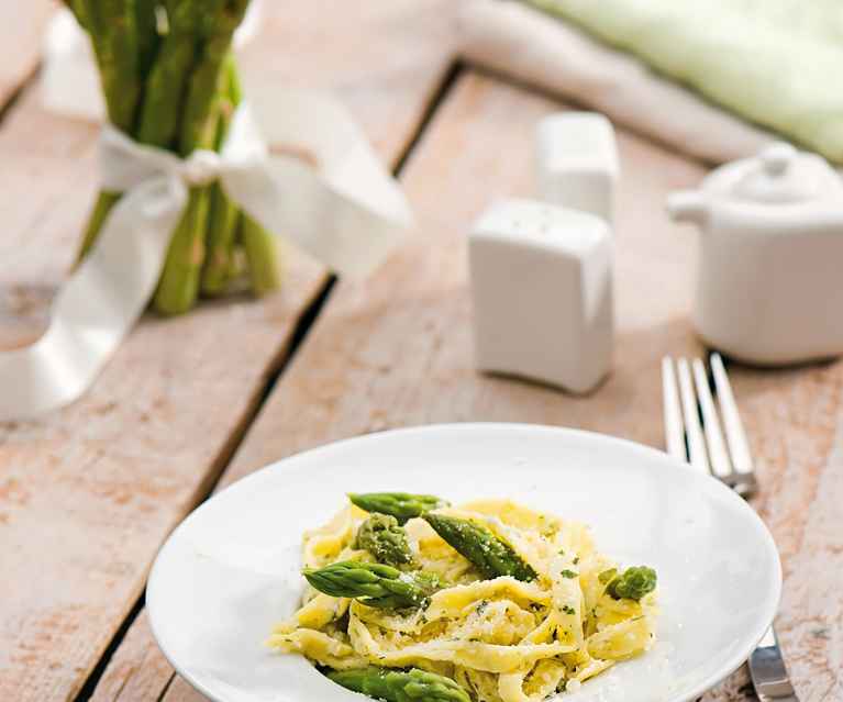 Tagliatelle z zielonymi szparagami Tagliatelle z zielonymi szparagami