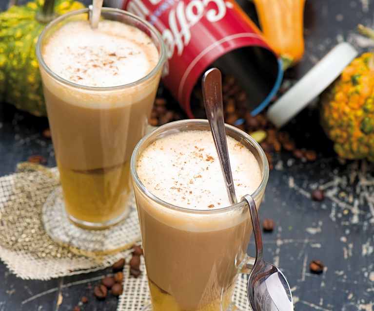 Latte z syropem dyniowo-korzennym Latte z syropem dyniowo-korzennym