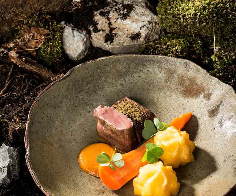 Rehfilet mit Prinzessinnenerdäpfel und Karottengemüse Rehfilet mit Prinzessinnenerdäpfel und Karottengemüse