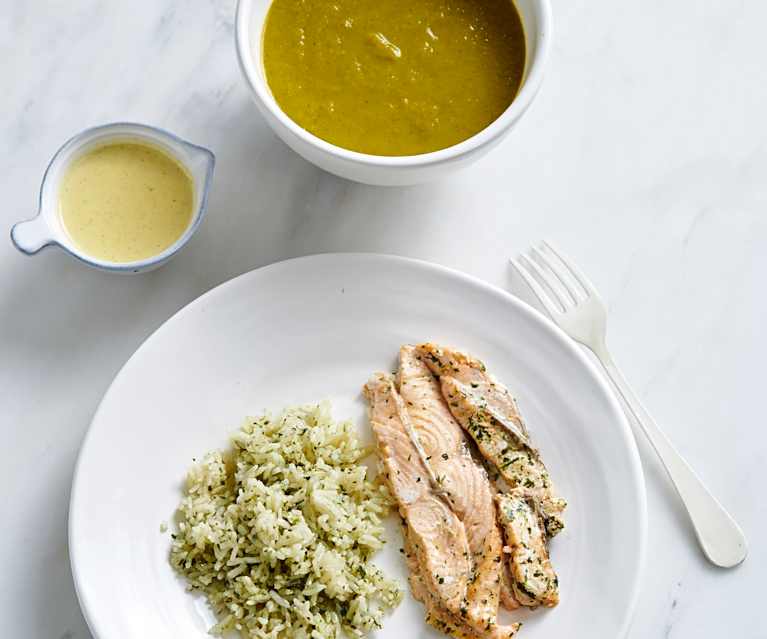 Sopa e salmão com arroz Sopa e salmão com arroz
