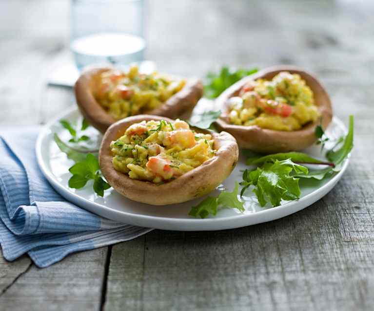 Craquelin con uova strapazzate e gamberetti Craquelin con uova strapazzate e gamberetti