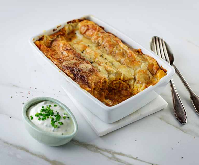 Gefüllte Palatschinken mit Schnittlauchsauce Gefüllte Palatschinken mit Schnittlauchsauce
