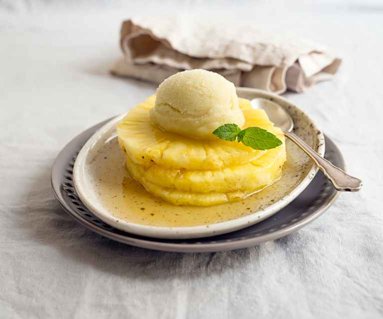 Gedämpfte Ananas mit Apfel-Ingwer-Sorbet Gedämpfte Ananas mit Apfel-Ingwer-Sorbet
