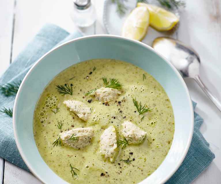 Kopfsalat-Schaumsuppe mit Forellenklößchen Kopfsalat-Schaumsuppe mit Forellenklößchen