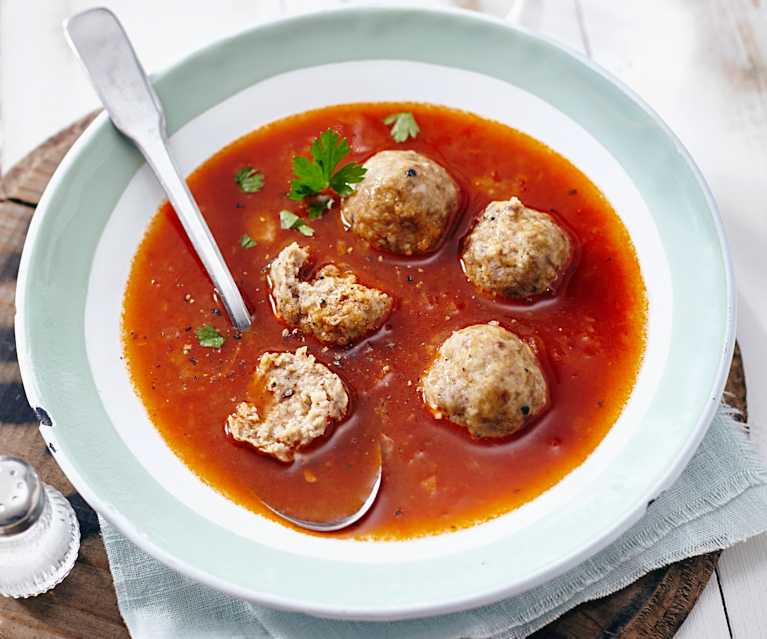 Soupe à l'oignon rouge et boulettes de viande Soupe à l'oignon rouge et boulettes de viande