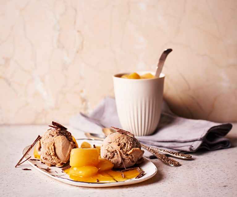 Nougateis mit Quittenkompott Nougateis mit Quittenkompott