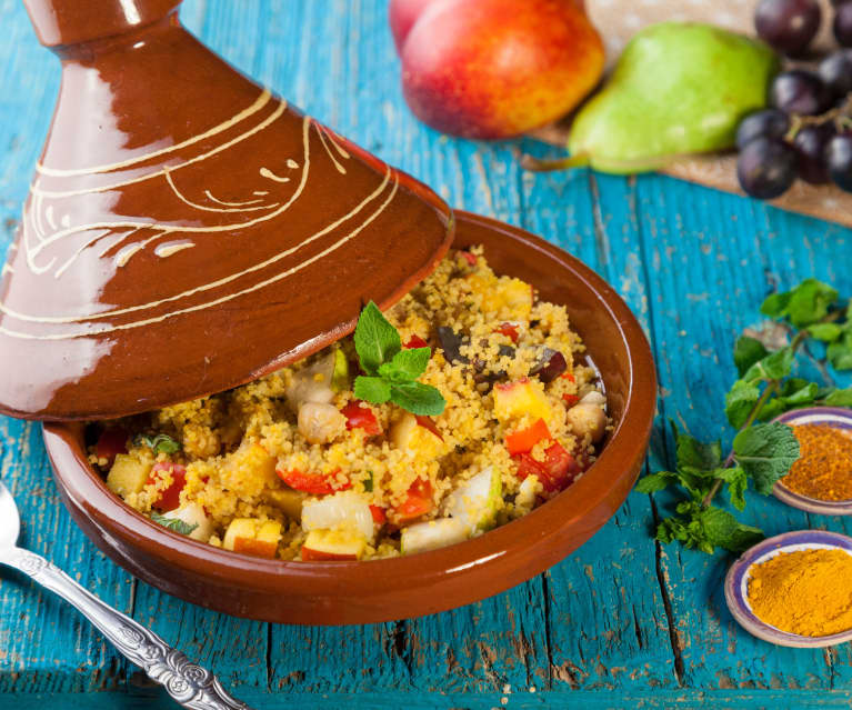 Cous cous piccante alla menta con frutta e verdura ...