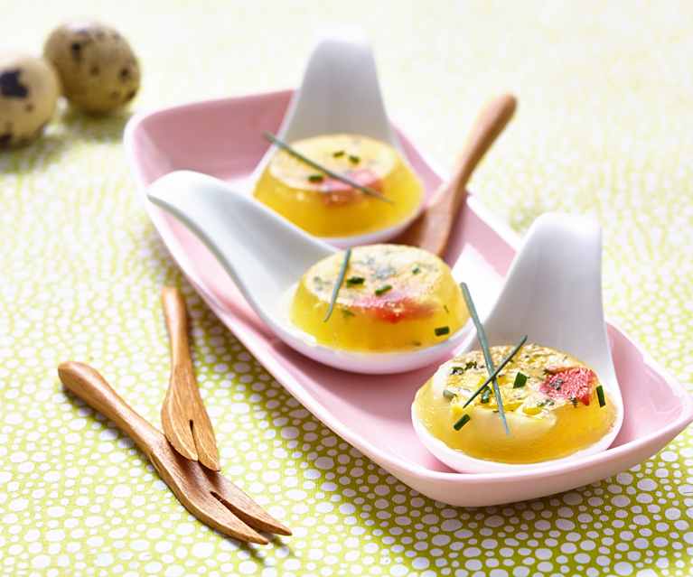 Œufs de caille en gelée d'herbes Œufs de caille en gelée d'herbes