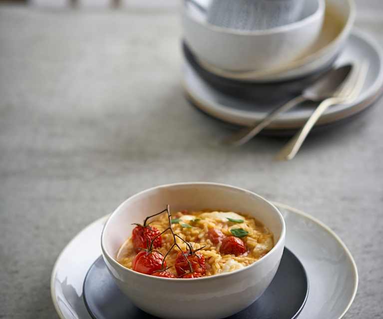 Risoto de alho com tomate-cereja e mozarela Risoto de alho com tomate-cereja e mozarela