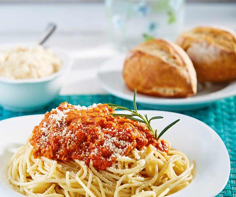 Espagueti con salsa de tomate y atún Espagueti con salsa de tomate y atún