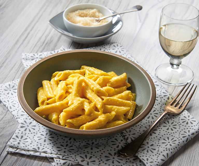 Penne in crema di Parmigiano e zafferano Penne in crema di Parmigiano e zafferano