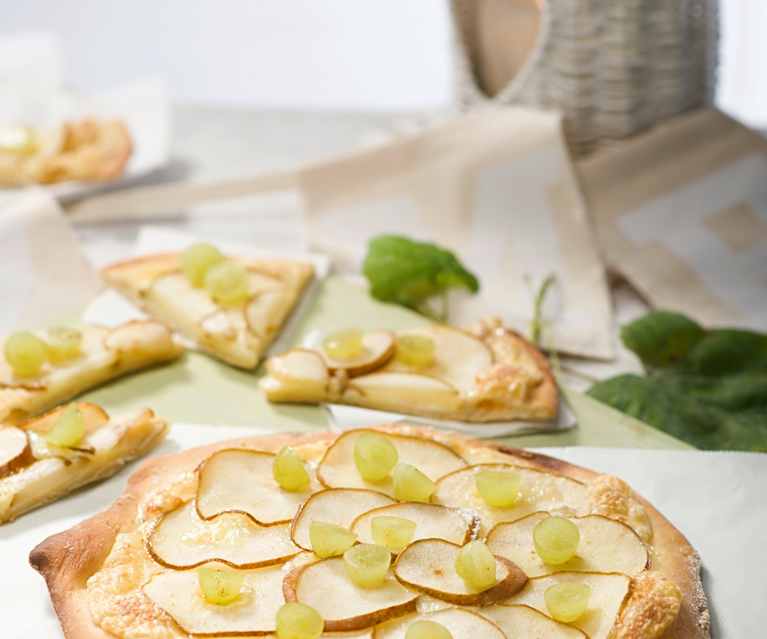 Pizzas blancas de peras con uvas Pizzas blancas de peras con uvas
