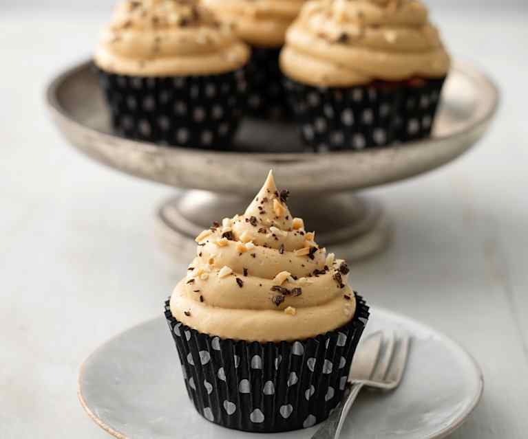 Chocolate, Peanut and Raisin Cupcakes with Peanut Butter Icing Chocolate, Peanut and Raisin Cupcakes with Peanut Butter Icing