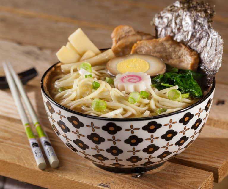 Udon con salsa di miso e pollo - Cookidoo® – the official