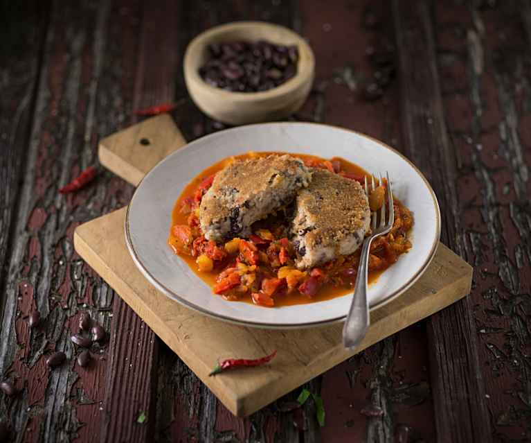 Bohnenlaibchen mit Paprikaragout (vegan) Bohnenlaibchen mit Paprikaragout (vegan)