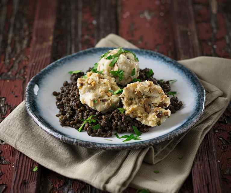 Linsen mit Tiroler Knödeln (vegan) Linsen mit Tiroler Knödeln (vegan)