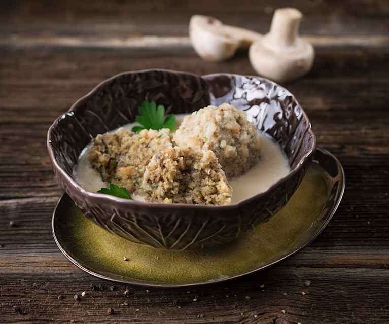 Pilzknöderl mit Krensauce (vegan) Pilzknöderl mit Krensauce (vegan)