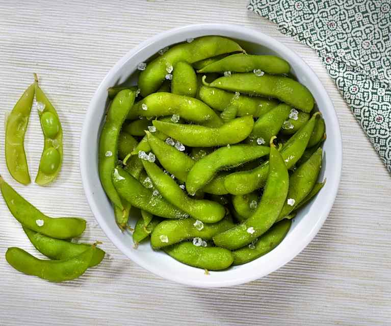 Baccelli di soia al vapore (Edamame) Baccelli di soia al vapore (Edamame)