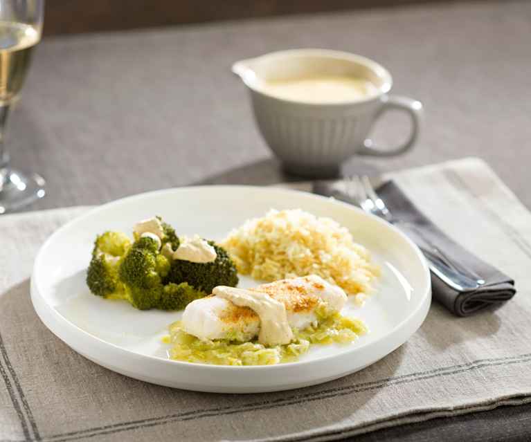 Merluza al curry con arroz y brócoli Merluza al curry con arroz y brócoli