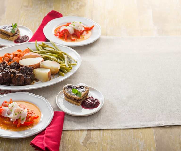 Menú: Pimientos con bacalao. Morcillo con verduras. Pastel de arándanos Menú: Pimientos con bacalao. Morcillo con verduras. Pastel de arándanos