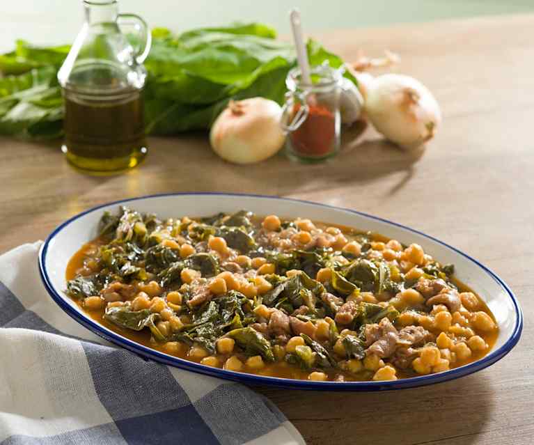 Potaje de garbanzos, manitas de cerdo y berza Potaje de garbanzos, manitas de cerdo y berza
