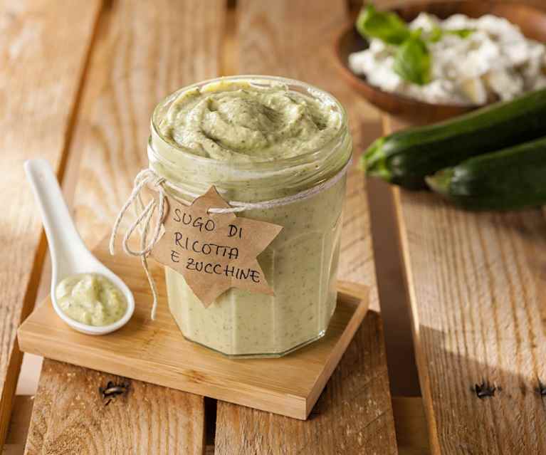 Sugo bianco di ricotta e zucchine Sugo bianco di ricotta e zucchine